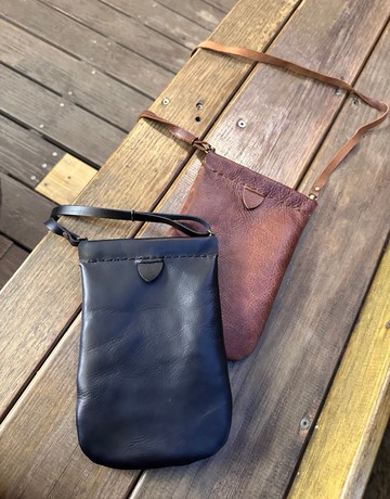 Sienna手工真皮彈口夾手機小包