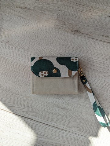 四層短夾錢包-綠棉花糖花拼接 6卡層+掛繩