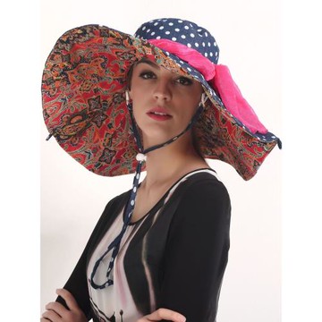 出游女士超大帽檐遮太陽春天戶外