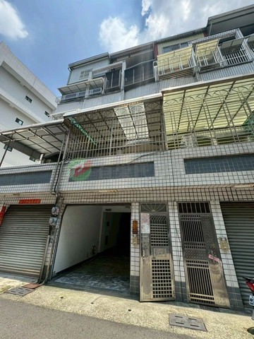 獨家專約 市區機能佳有車庫復古4樓透天｜屏東縣屏東市博愛路