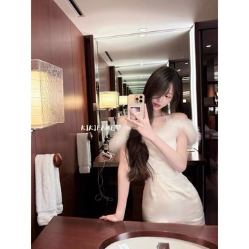 【𝐊𝐈𝐊𝐈𝐅𝐀𝐌𝐄】🦩毛絨絨小妲己💫絕美毛毛拼接掛脖露肩緞面洋裝 掛脖洋裝 連身裙 包臀洋裝 白色洋裝 毛毛洋裝 禮服