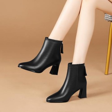 真皮粗跟短靴女圓頭2024秋冬新款時尚馬丁靴高跟顯瘦大碼單靴子女