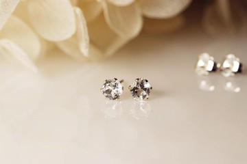 白托帕石耳針4 毫米 11 月生日石