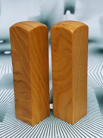 台灣檜木6分閃光印章 1對 7*1.8cm正方 380元~B15