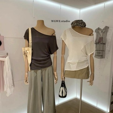𝐍𝐚𝐜𝐞𝐥𝐲｜（慵懶微光🧺）鏤空斜肩線條・薄針織上衣JU7068