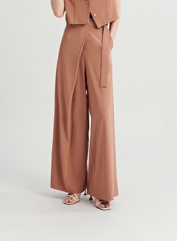 俐落交疊腰帶設計西裝寬褲