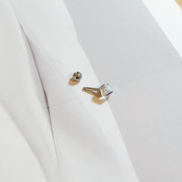 現貨專區｜方形彩光醫療鋼單支耳環(BPE46)｜送禮精選店家★Reyna jewelry 女王飾品