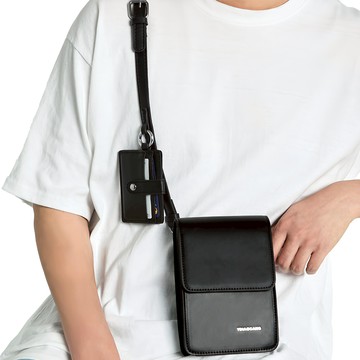 ADDEDIT 餘燼迷你斜背包  黑色  斜背包(14 x 20 x 4 公分)、卡夾(10.5 x 8.5 公分)