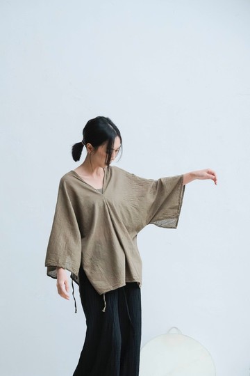 前後V領側綁帶上衣 / 慕斯布 茶褐