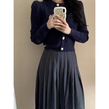 2025早秋韓系墊肩小熊針織開衫立肩外套高級感溫柔風別致絕美毛衣