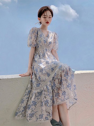 2021新款蕾絲拼接花苞袖V領仙女裙氣質魚尾長裙鏤空顯瘦連衣裙女