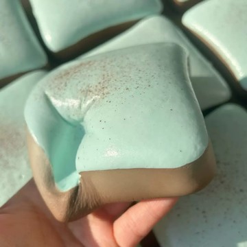 高cp🔥新款黏黏吐司🫶🏻濕軟黏手 一按一個坑 糯叽叽 squishy 慢回彈 軟軟