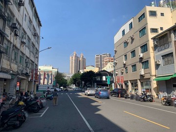 駁二近高雄流行音樂中心翻新透店｜高雄市鹽埕區大成街