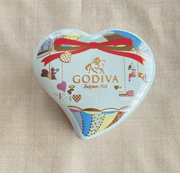 日本GODIVA超級限量版2023蝴蝶結旋轉木馬燙金浮雕立體愛心-珍藏紀念版，絕版空盒不含食品