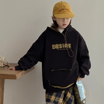 【中大男童】個性字母設計加厚連帽上衣