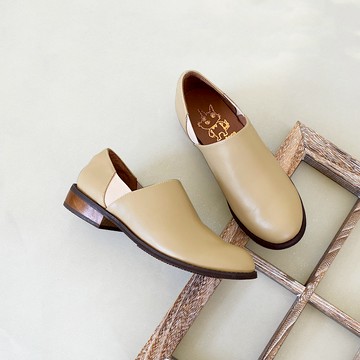 BoingBoing 木跟簡約鬆緊帶 (寬楦)  女鞋 台灣製造 手工皮鞋 - 卡其色