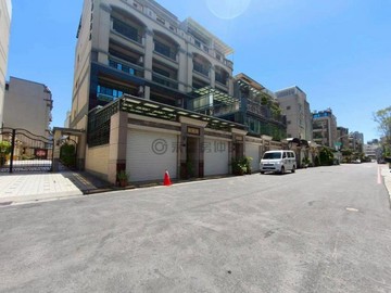 微笑公園大地坪/雙車庫/輕屋齡/超美別墅｜高雄市左營區文才街