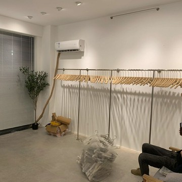 免運速發開發票 服裝店展示架上墻不銹鋼女裝店掛衣架婚紗衣服架子側掛架女裝貨架