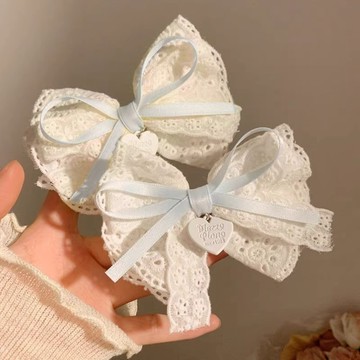 隔日到【粉紅菲菲】甜美蕾絲蝴蝶結愛心刺繡吊墜髮夾森系個性簡約髮飾ins時尚（MM-813）38-0787