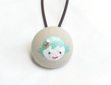 手繪微笑女孩包釦髮束