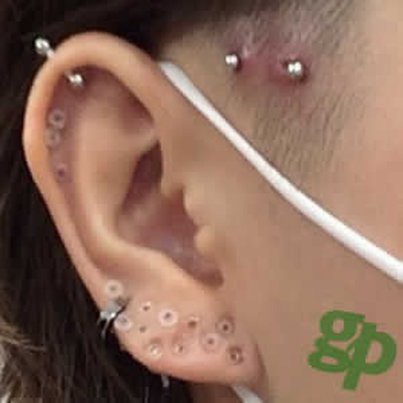 Aymさんの耳 軟骨のボディピアス写真 アクリルdiy用スタッドポスト ピアスdiyパーツ フラット Gg M 通販 Lineポイント最大6 0 Get Lineショッピング