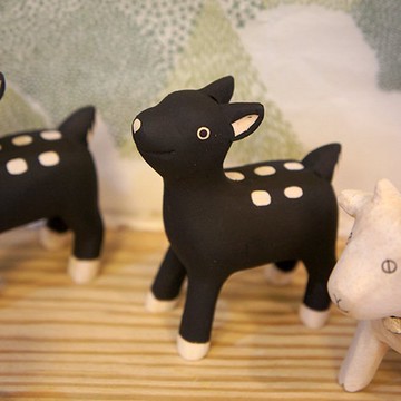 無垢純色木作小動物_有白襪子的羊 原木色療癒系擺飾_單隻販售