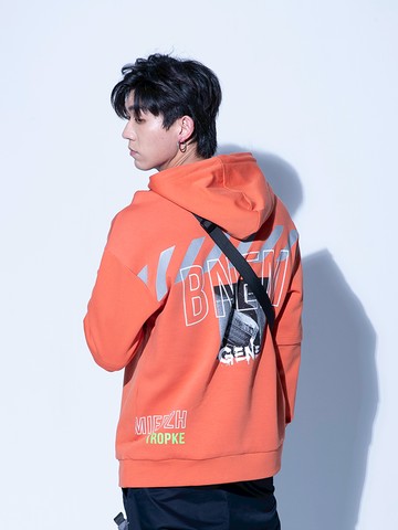 多口袋背包男圖片長帽T