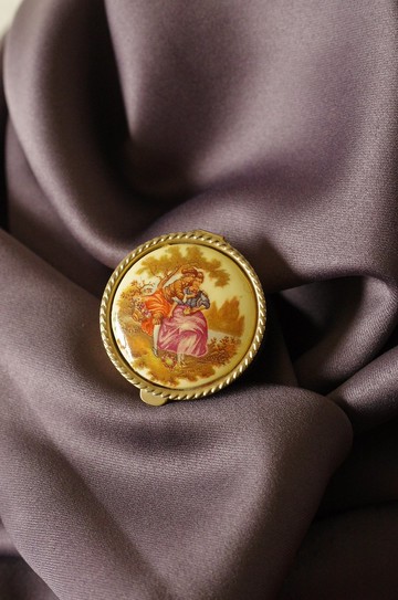 -古董陶瓷古典情侶紳士淑女圓形小藥盒 珠寶盒 W780