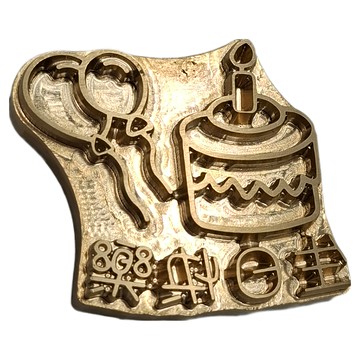 Betty's 焙蒂絲 生日快樂銅模 4 x 4cm  金色  1個