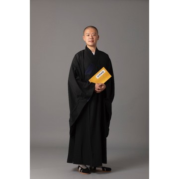 弘喧 台灣僧服 海青麻紗布 僧服 袈裟 法會 受戒 禮佛 誦經 修行 幔衣 出家人 居士 高僧 和尚