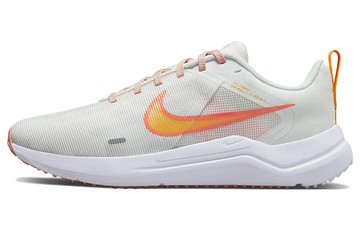 WMNS DOWNSHIFTER 12 WHITE UNIVERSITY GOLD