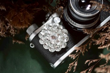 【老飾品/西洋老件】閃亮萊茵石造型古著胸針 老飾品