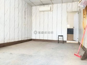 買地送房|有稅籍有水電|臨路前院停車｜台中市太平區中南段