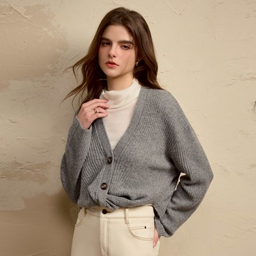 SO NICE V領扭結造型可機洗羊毛針織上衣