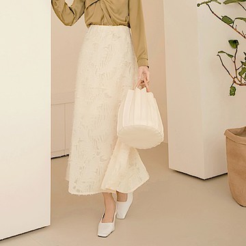 OB嚴選-純色立體羽毛剪雪紡後開衩A字長裙