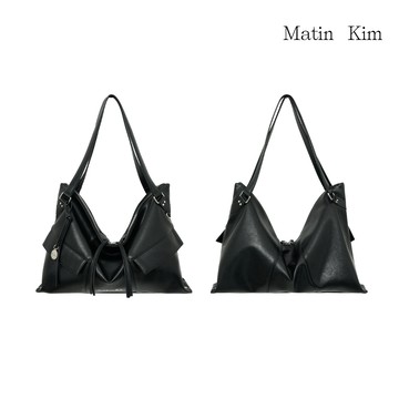【MATIN KIM】寬版皮革大容量肩背包 黑色 官方直營