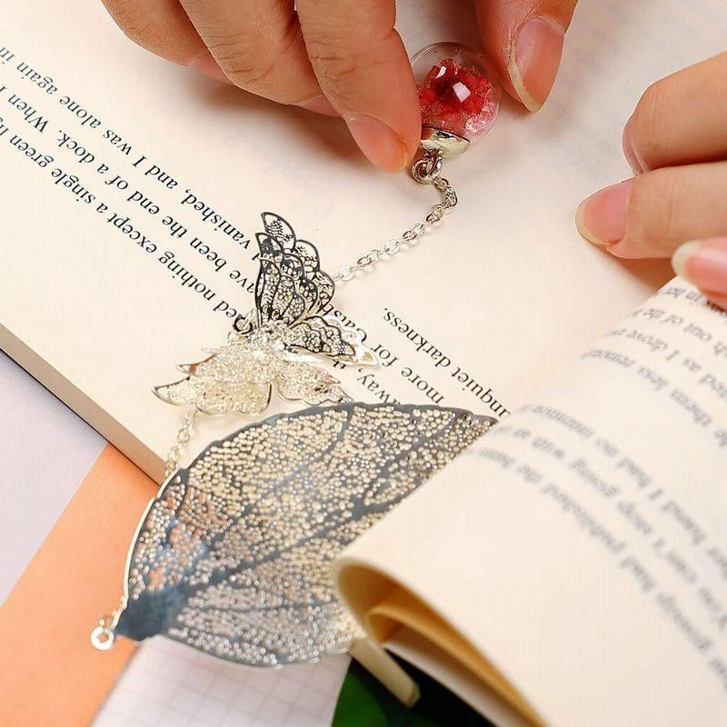 Toirxarn金属の葉のしおり 3d蝶のペンダント付き 読者 女性 先生 学生への面白い贈り物 誕生日とクリスマスと感謝祭のサプライズ 通販 Lineポイント最大0 5 Get Lineショッピング