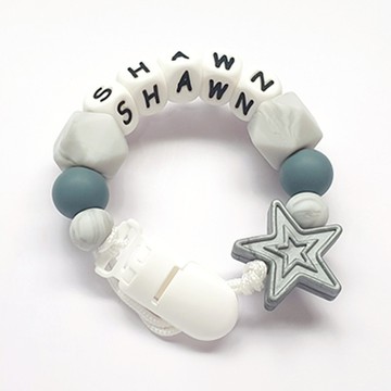 shawn 黑白字母+ 星星  奶嘴鍊夾 / 客製化奶嘴鏈 可套香草奶嘴