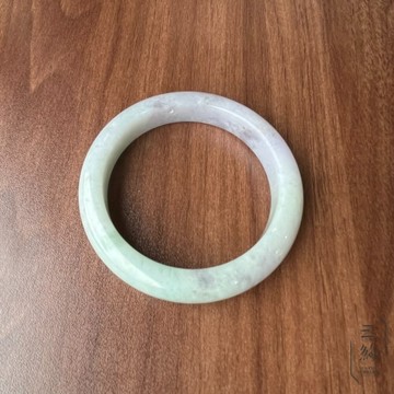 【云綺珠寶】天然緬甸A貨翡翠。春帶彩 灑金手鐲 / 57.7 /18.3圍