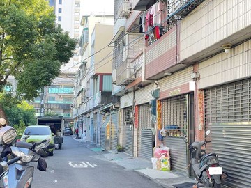 鳳翔重劃區旁透天車庫｜高雄市鳳山區中山東路