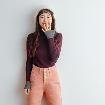 OB嚴選中大尺碼-細針織小立領袖口配色合身上衣《FA1887》