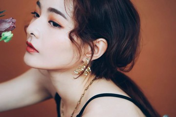 COR-DATE / 水鑽蝴蝶耳環