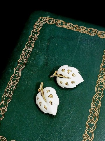 vintage jewelry  SARAH COV White Velvet 系列 夾式耳環