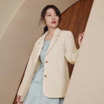 OB嚴選-翻領金屬釦挺版西裝外套《EA3520-》