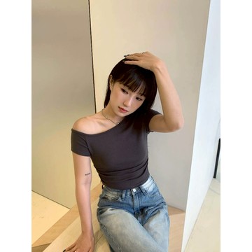 Velpro 現貨+預購｜本期激推🔥側邊抓皺顯瘦露肩上衣 夏季 斜領 露肩 短袖 百搭 韓系