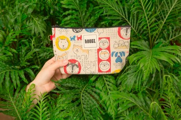 拉鍊萬用包 / 日本花布限定 _ 可愛柴犬