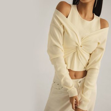 OB嚴選-假兩件柔軟包芯紗時髦扭結簍空毛衣《FA2851-》