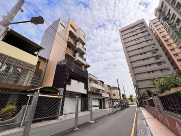 近衛武營新甲大明商圈自地自建大面寬電梯透天豪邸｜高雄市鳳山區新強路