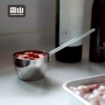 日本霜山 304不鏽鋼長柄量杯(附刻度)-200ml