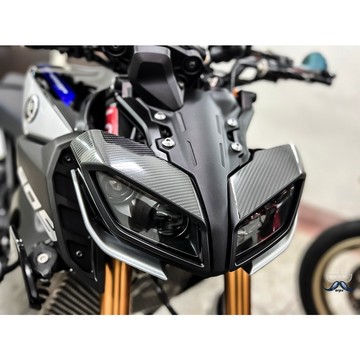 [老爸包膜店]YAMAHA MT09 扭力大師 大燈上飾板 膜料 碳纖維  拉線 3M反光 造型 改裝 貼膜